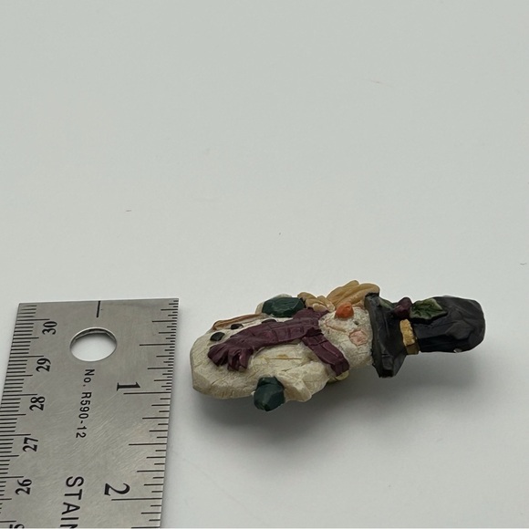 Small Novelty Vintage Textured 3D Snowman with Hat Pin Brooch Christmas Holidays - Picture 5 of 5